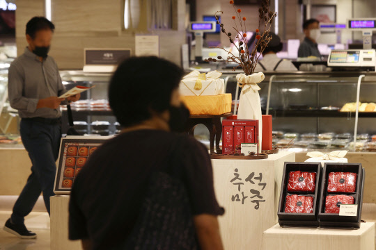 19일 서울 시내 한 백화점에 선물세트가 진열되어 있다. <연합뉴스>